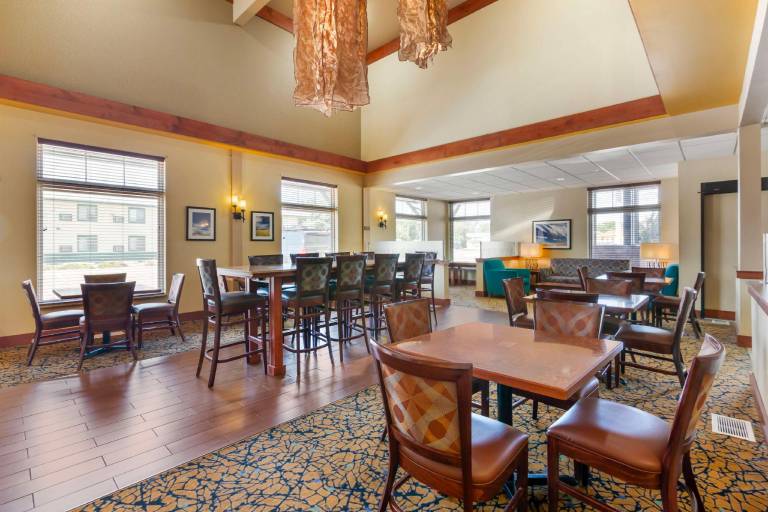 Best Western Golden Prairie Inn & Suites — photo 3
