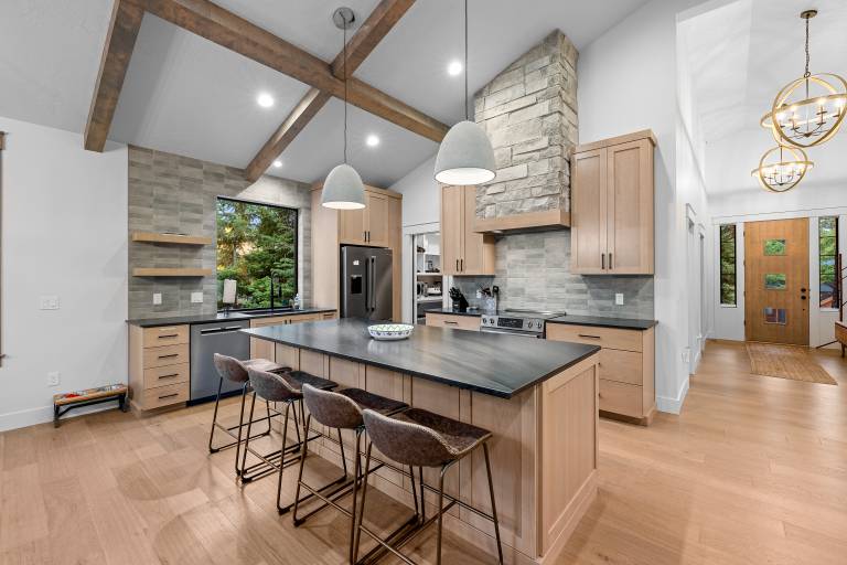 Children-friendly vacation home with jacuzzi, pool & sauna | Mountain view | Suitable for remote work | Pets allowed — photo 3