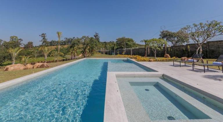 Vacation home with pool & hot tub — photo 4