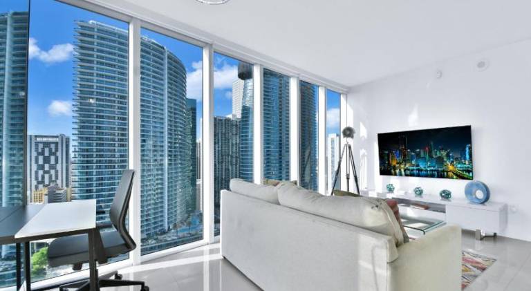 Apartment with pool & hot tub | Next to Bayfront Park | Dogs allowed — photo 5