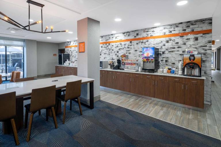 La Quinta Inn and Suites by Wyndham-Albany GA — photo 5