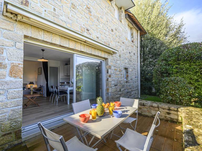 Holiday apartment with barbecue & patio — photo 4