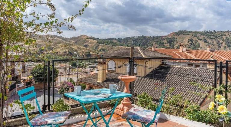 Fully equipped house with private pool, yard & patio | Suitable for remote work | Pet-friendly — photo 5