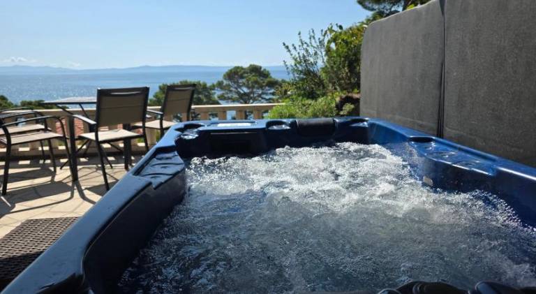 Apartment with terrace & jacuzzi | Beach nearby | Pet-friendly in Brela