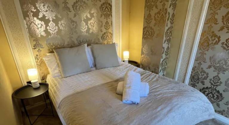 Vacation home with 4 rooms for 10 persons in Swindon