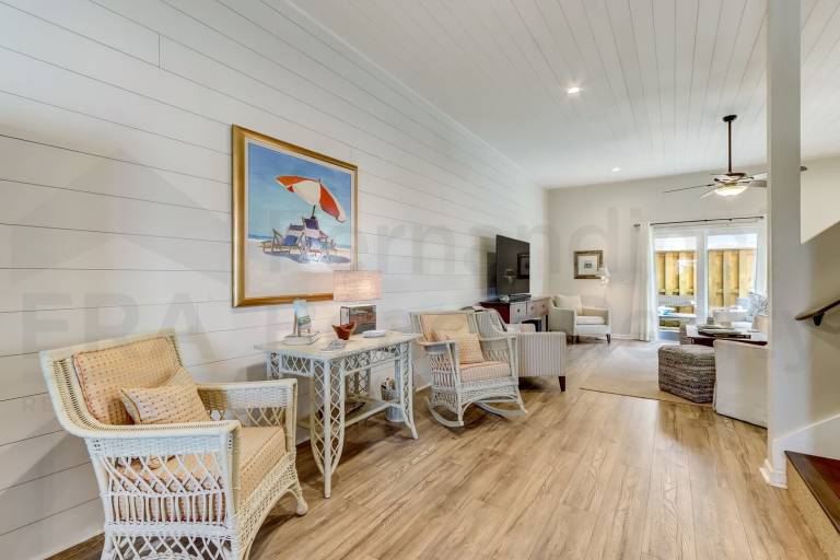 Family-friendly condo with terrace & pool | Pets allowed — photo 3