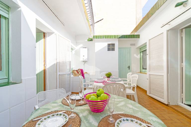 Rental apartment with terrace & yard — photo 5