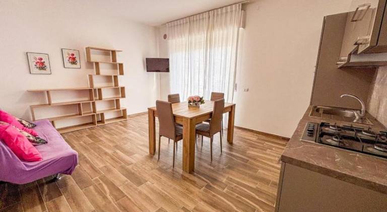 Holiday apartment with 2 rooms for 4 persons in Pineto