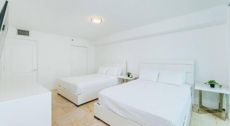 Holiday apartment with pool & jacuzzi | Good for workation in Miami, FL