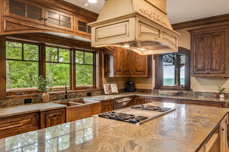 6,400SF Mtn Home, Views, Pool Table, Outdoor Fireplace, Near Downtown Boone, Pet Friendly — photo 5