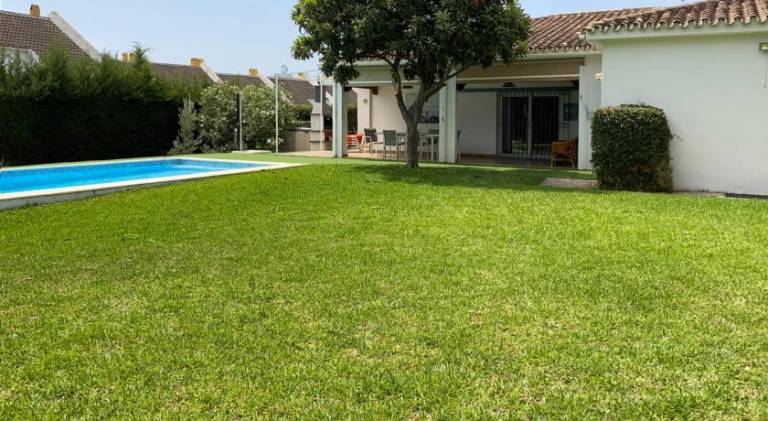 Villa with private pool, terrace & yard — photo 5