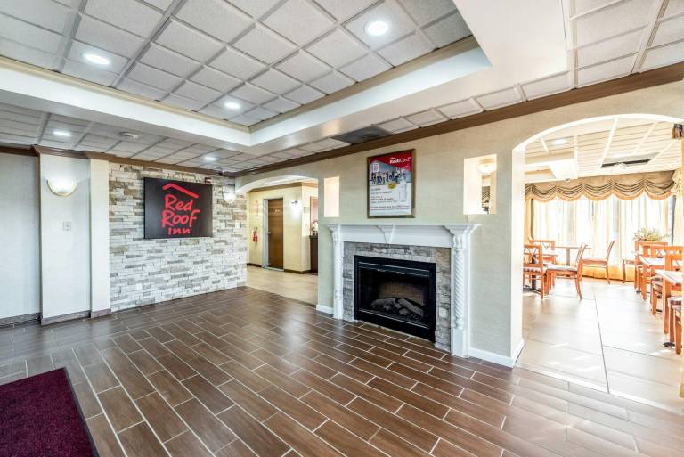 Red Roof Inn & Suite Clinton, TN — photo 2