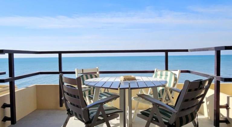 Holiday apartment with patio & garden — photo 4
