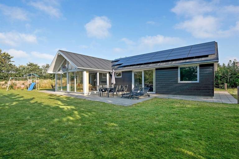 Family-oriented vacation home with sauna & hot tub | Pets allowed in Oksbol