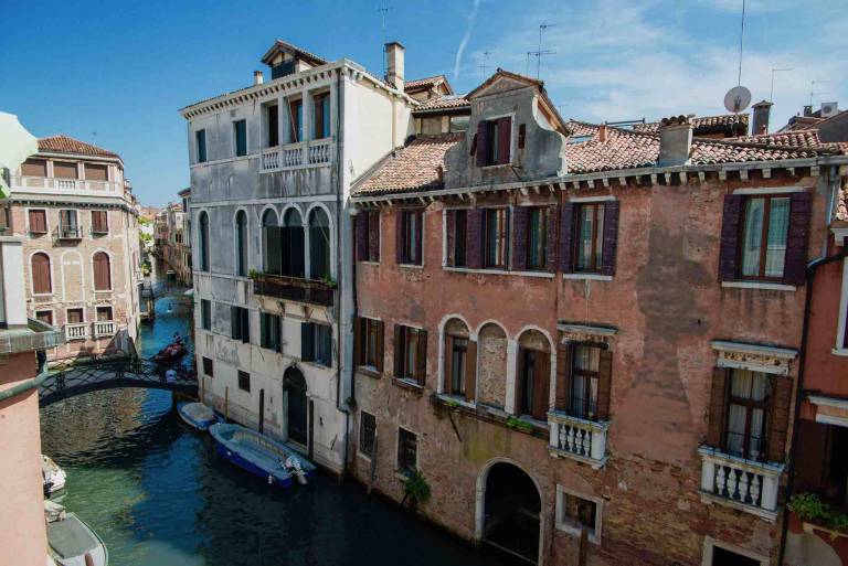 Ca Zulian amazing canal view in Venice city center