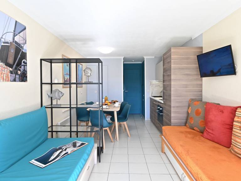 Family-oriented holiday apartment with pool, terrace & garden | Sea view | Pets allowed — photo 3