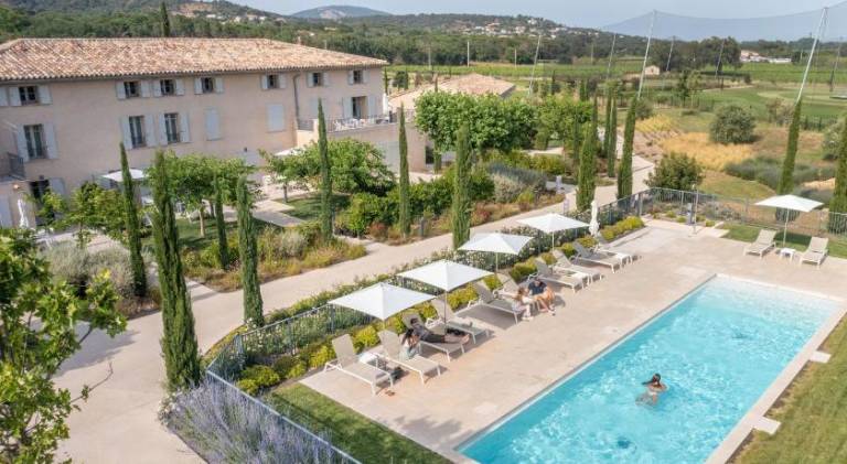 Serviced apartment with terrace, garden & pool in Grimaud