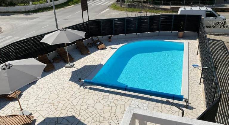Apartment with yard, terrace & private pool — photo 3
