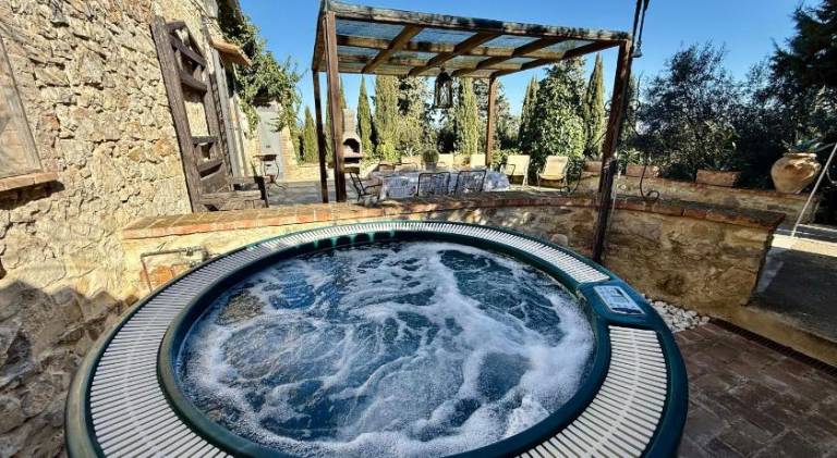 Villa with jacuzzi & pool — photo 3