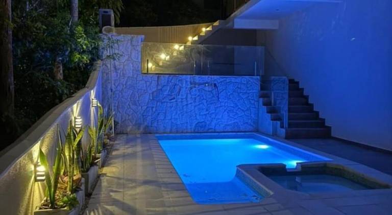 House with pool — photo 3