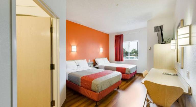 Motel 6 Brampton, ON - Toronto — photo 2