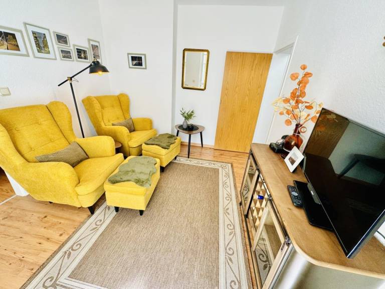 Apartment with yard — photo 4