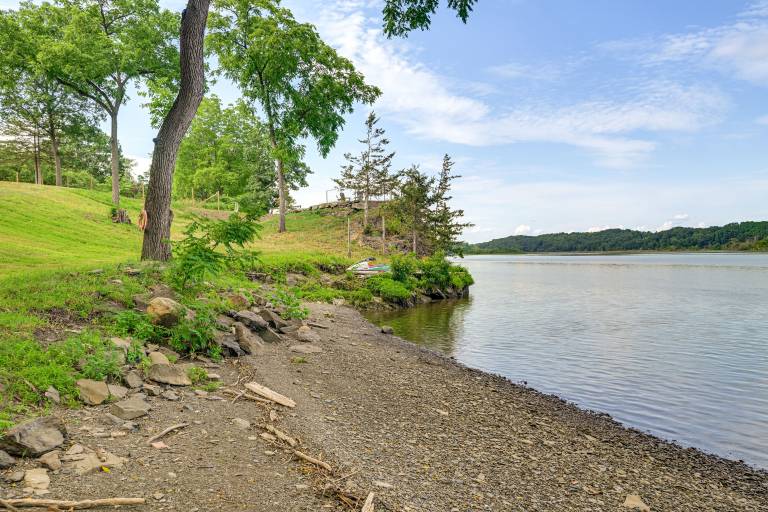 Riverfront Hudson Valley Gem w/ Beach Access! — photo 2