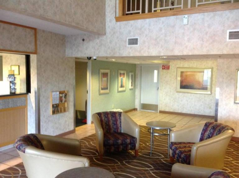 Plano Inn & Suites — photo 3