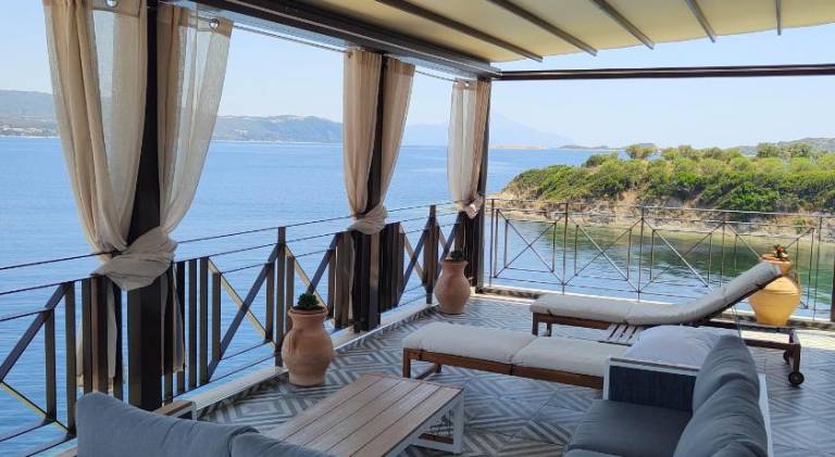 Villa with patio & barbeque | Pets allowed — photo 3