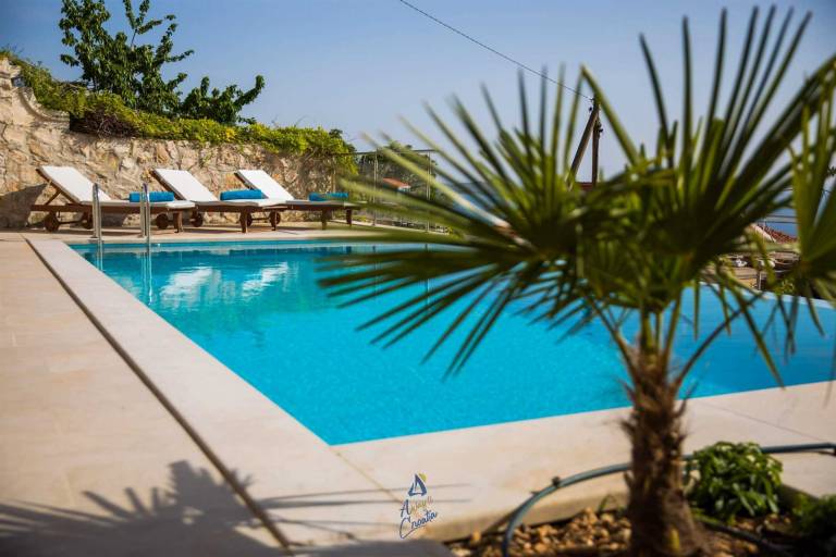 Stunning luxury 6-BR villa for 12+2, with heated pool, close to the sea — photo 4