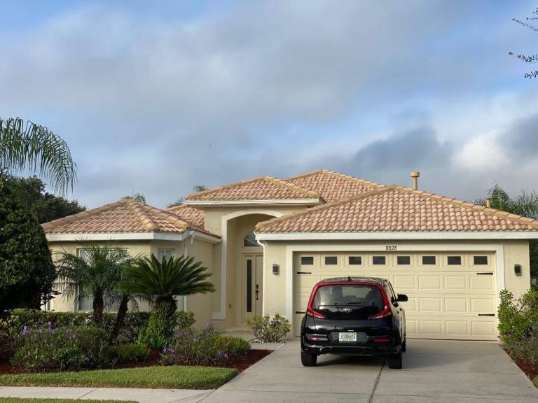 Spacious 3 BR 2BA Private Home Heated Pool on Lake & Golf Course Gated Communit — photo 2