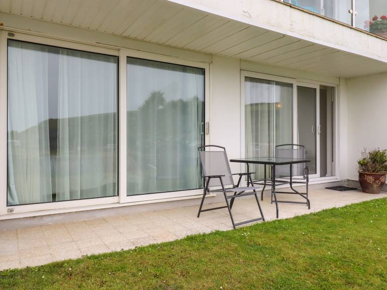 Cottage with pool & garden | Beach view — photo 2