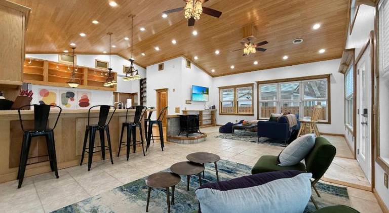 Spacious vacation home | Pets allowed — photo 4