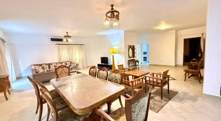 Apartment with pool & hot tub in Hurghada