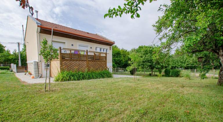 Gite with grill, terrace & garden — photo 5