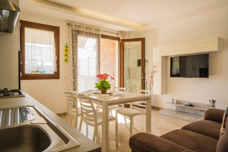 Apartment with pool, patio & yard | Next to the beach | Pets are welcome — photo 3