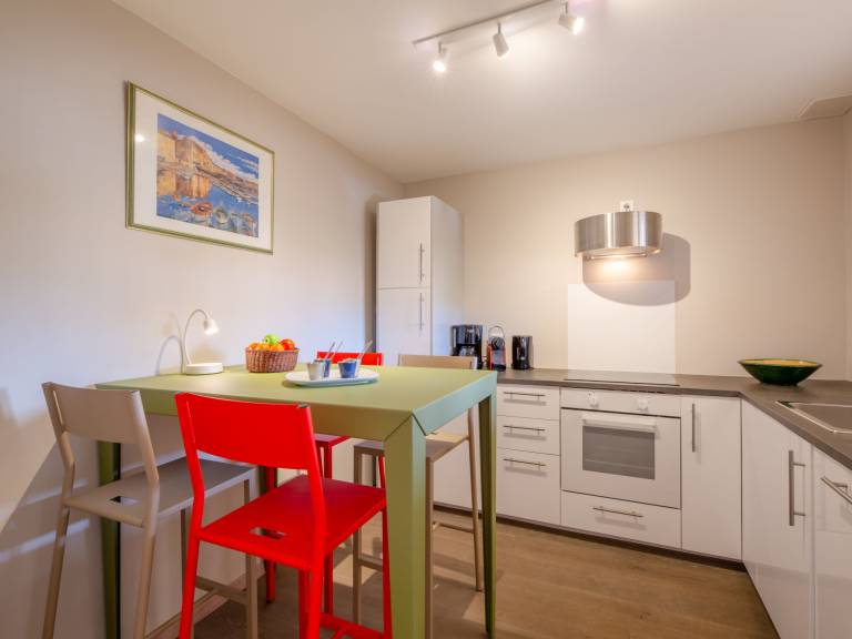 Holiday apartment with patio & garden — photo 4