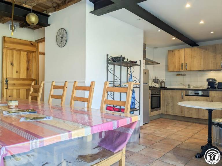 Gite with yard, patio & barbeque — photo 4
