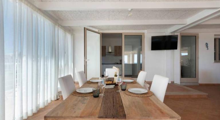 Apartment with pool — photo 4