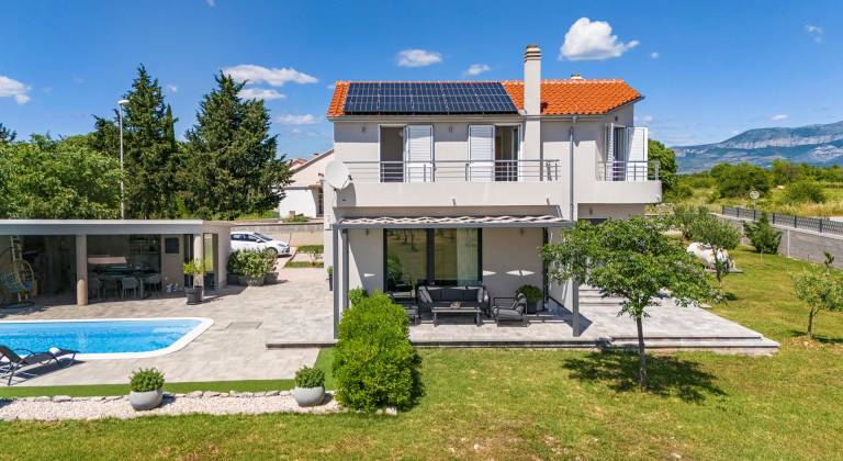 Fully equipped villa with BBQ, private pool & yard | Dogs allowed — photo 3
