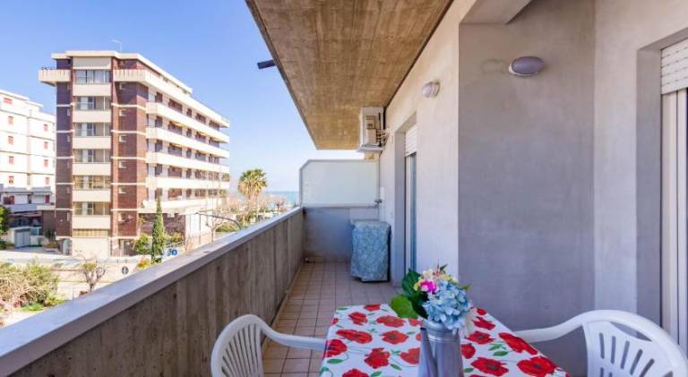 Holiday apartment with 2 rooms for 4 persons in Alba Adriatica