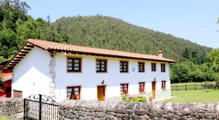 Casa con Jardin y Barbacoa en Llanes – Molinin in Llanes