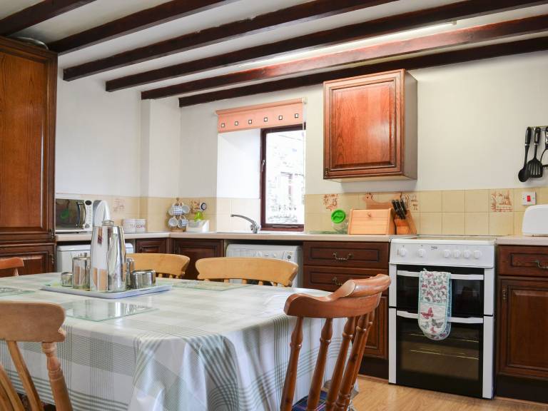 Family-oriented cottage with garden & grill | Pets allowed — photo 4