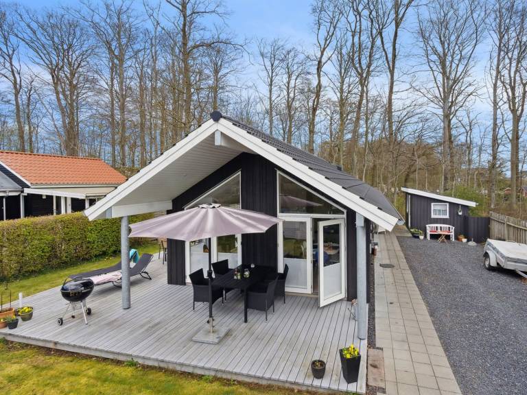 House with terrace — photo 4