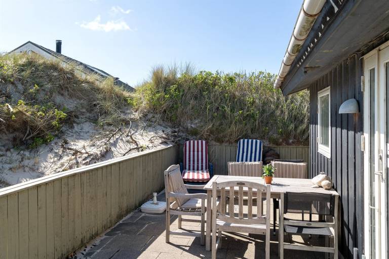 House with patio | Sea view — photo 2