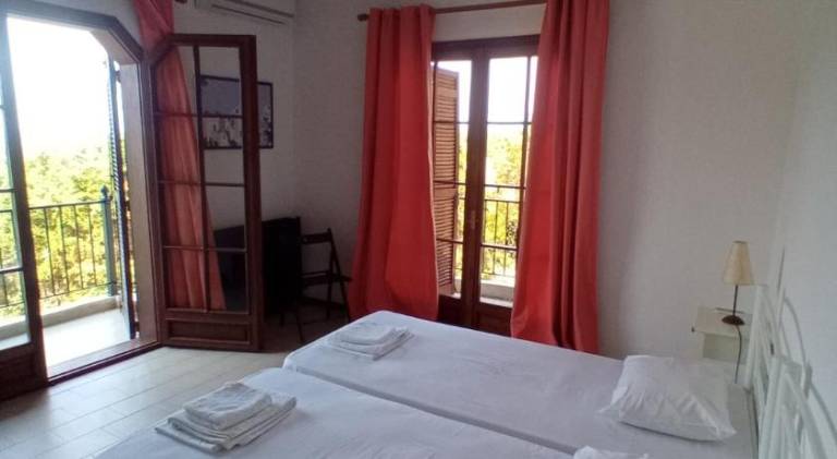 Pleasant villa with yard, barbecue & patio | Beach nearby | Suitable for remote work | Dogs allowed — photo 2