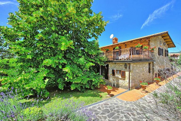 Villa with barbecue, terrace & yard — photo 3