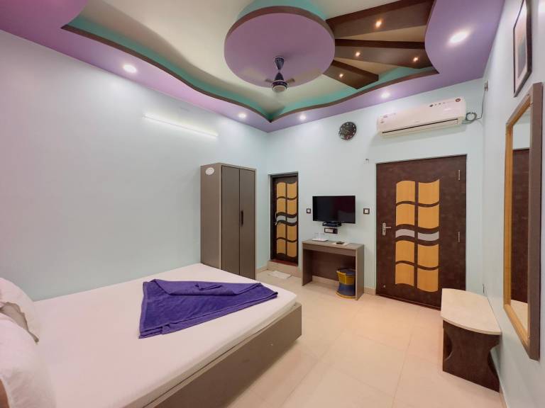 Hotel Sai Palace in Tola