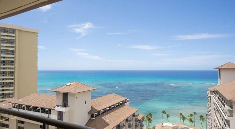 Embassy Suites by Hilton Waikiki Beach Walk — photo 3