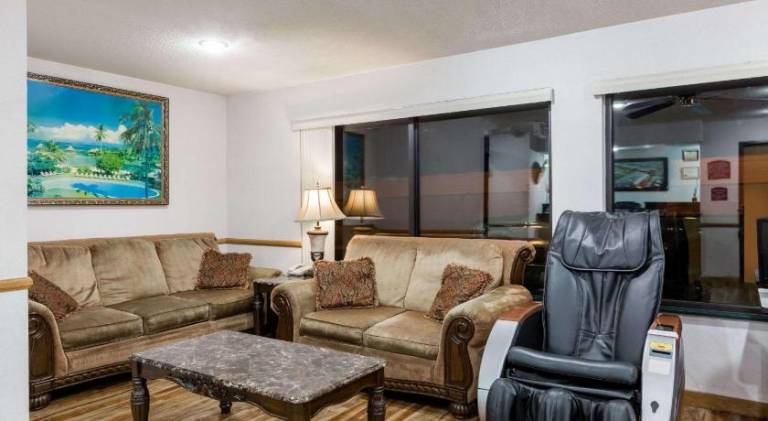 Howard Johnson by Wyndham Wichita Airport — photo 3